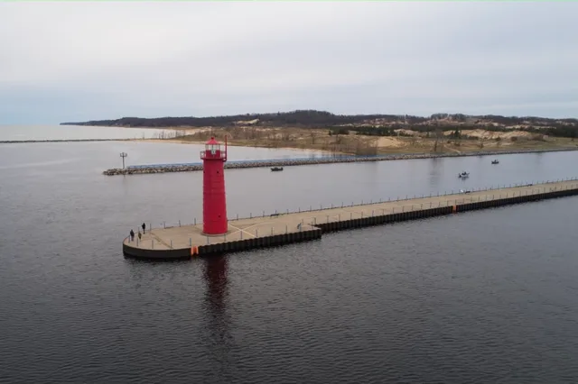 Muskegon South Pier Lighthouse — photo 3